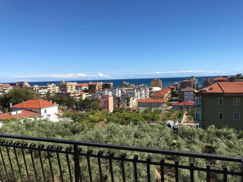 Bike And Breakfast Apartments Pietra Ligure Kültér fotó
