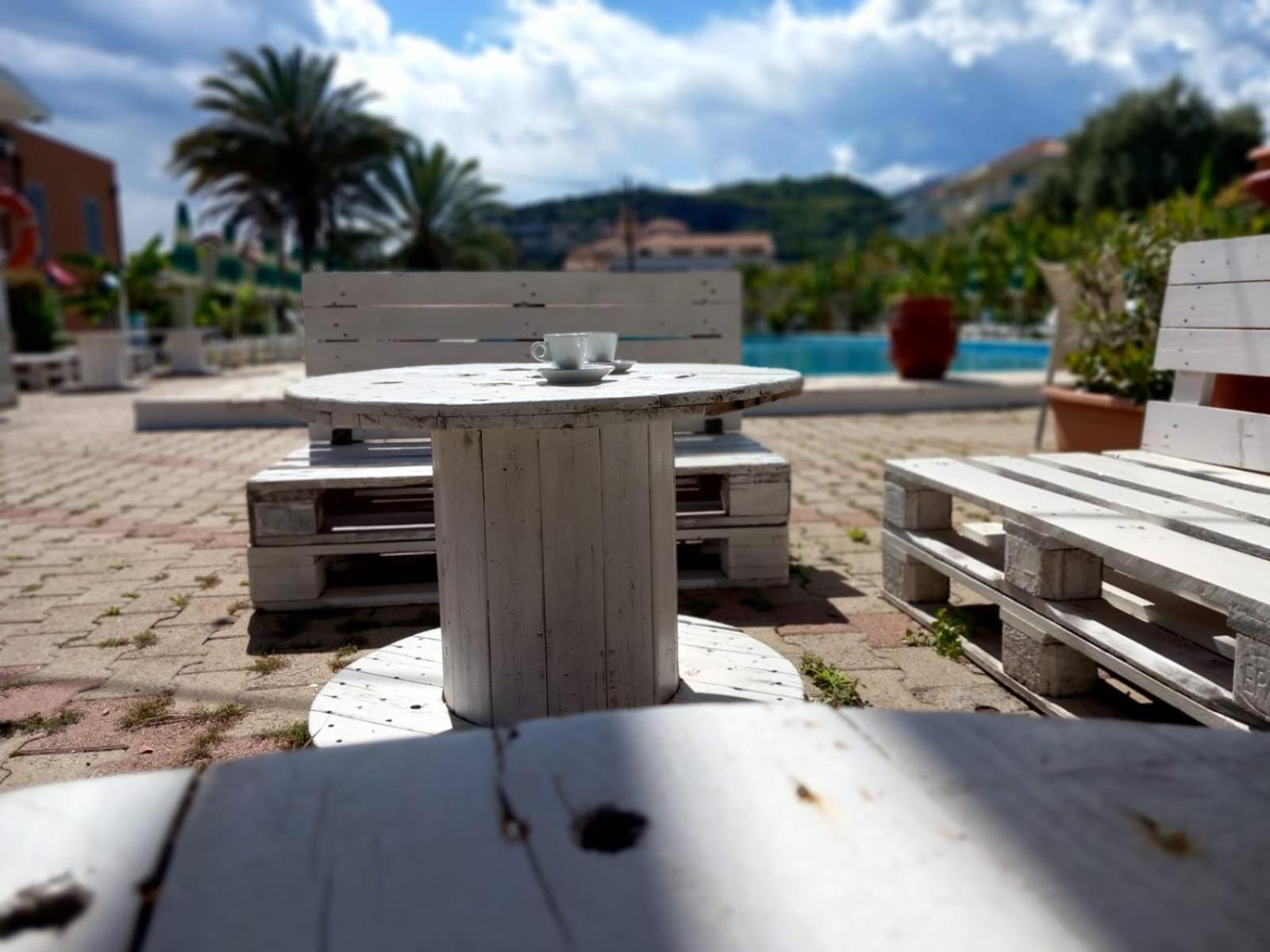 Bike And Breakfast Apartments Pietra Ligure Kültér fotó